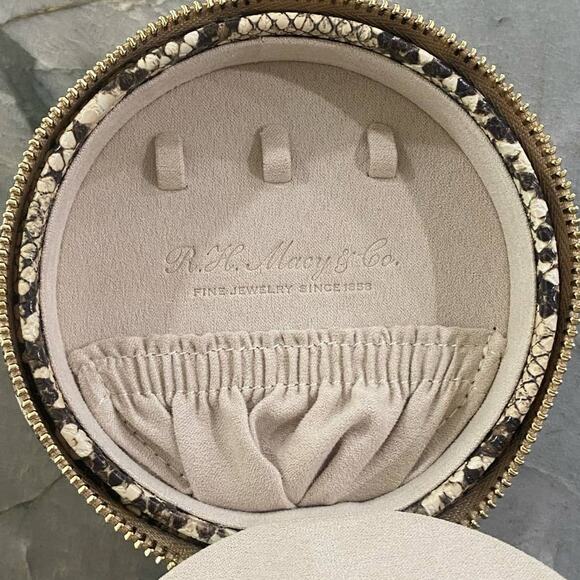 WOLF DESIGNS Round Zip Jewelry Case Snake Embossed Tan - Picture 6 of 8